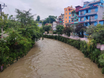 काठमाडाैंका केही क्षेत्रमा भारी वर्षा, नदी तटीय क्षेत्रमा उच्च सतर्कता अपनाउन आग्रह